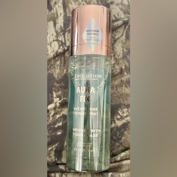 Revolution Makeup Bundle - Picture 2 of 5